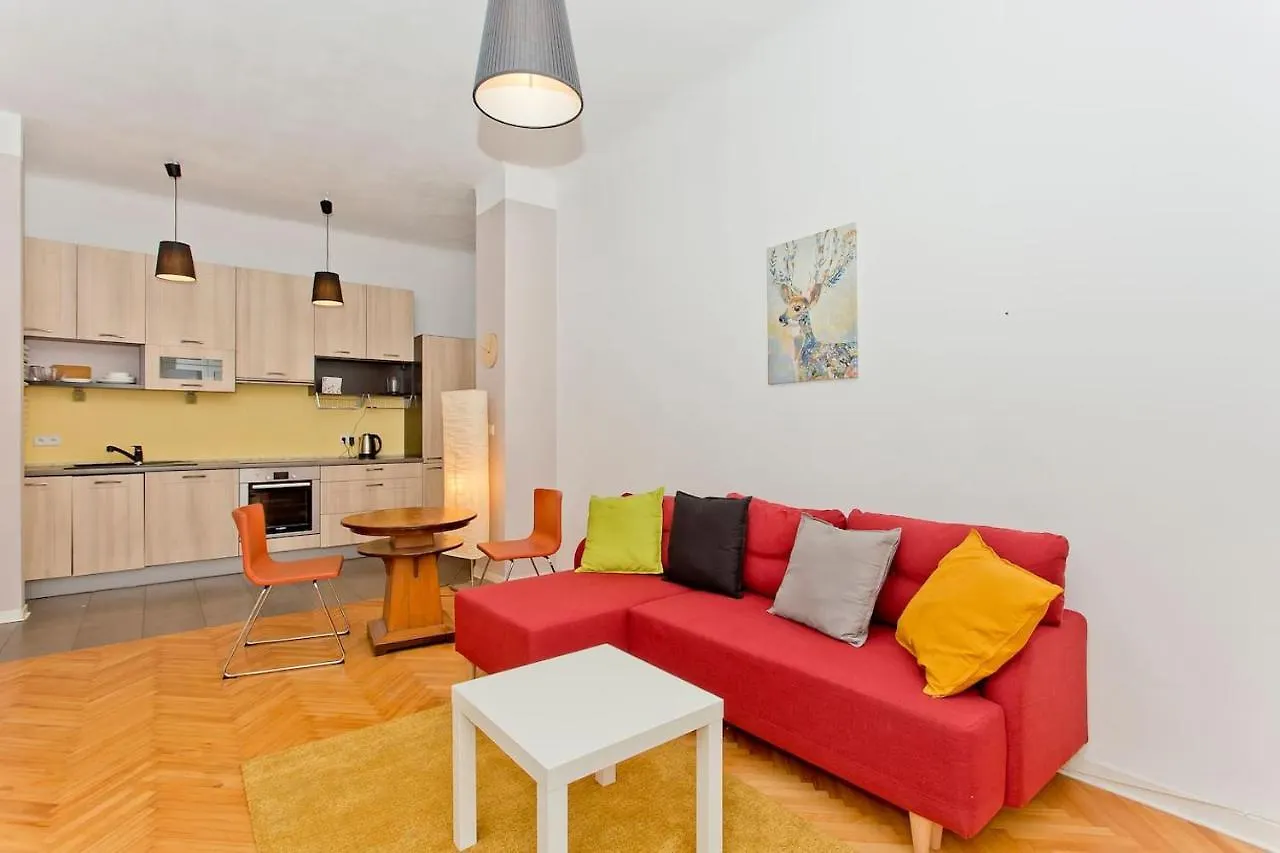 Charming And Bright- Golden Apartments- Old Town location